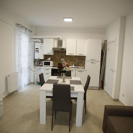 Lar Apartment Focşani Exterior foto