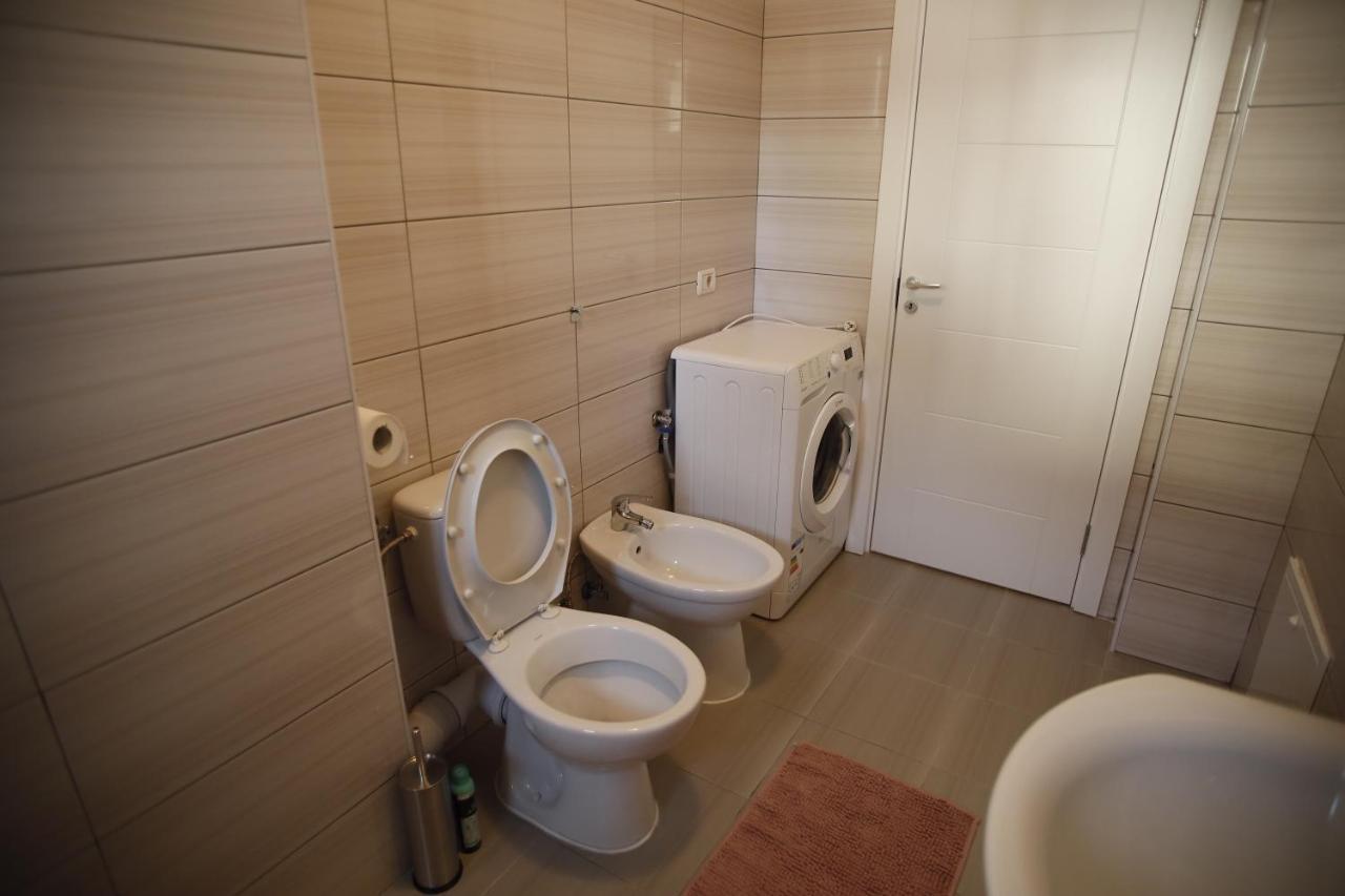 Lar Apartment Focşani Exterior foto