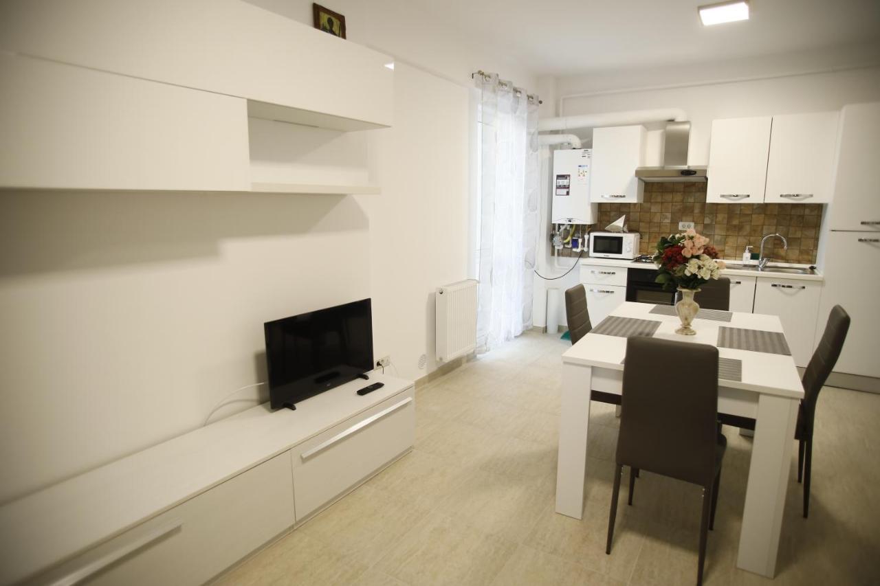 Lar Apartment Focşani Exterior foto